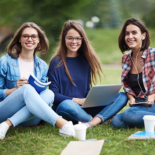 alumnos al aire libre